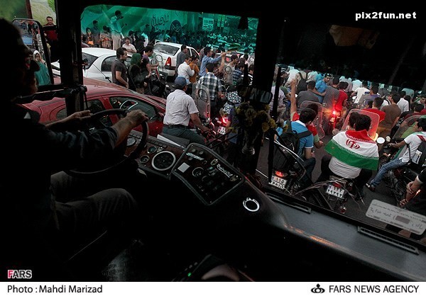 عکس از جشن مردم پس از پیروزی تیم ملی در مقابل کره جنوبی