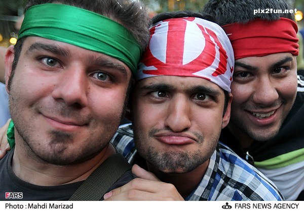 عکس از جشن مردم پس از پیروزی تیم ملی