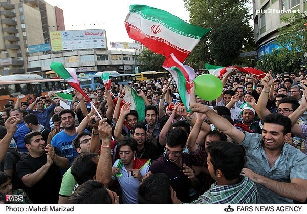 عکس از جشن مردم پس از پیروزی تیم ملی