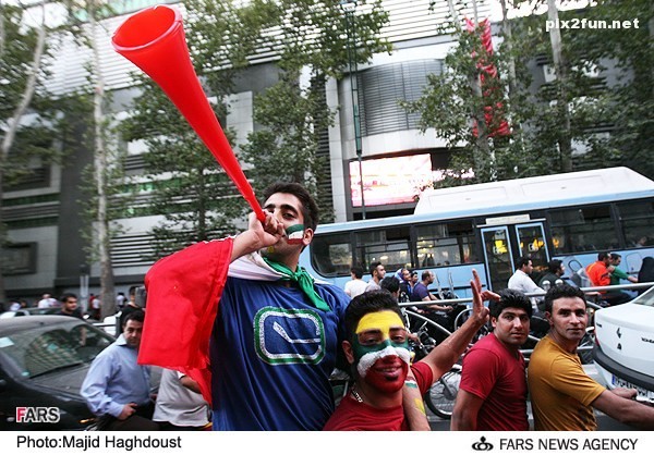 عکس از جشن مردم پس از پیروزی تیم ملی در مقابل کره جنوبی