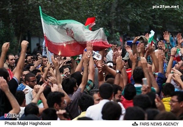 عکس از جشن مردم پس از پیروزی تیم ملی در مقابل کره جنوبی