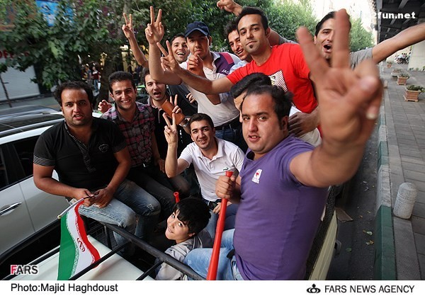 عکس از جشن مردم پس از پیروزی تیم ملی در مقابل کره جنوبی