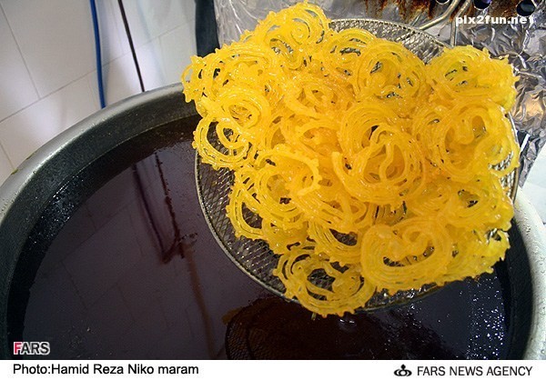 عکس هایی از پخت زولبیا و بامیه