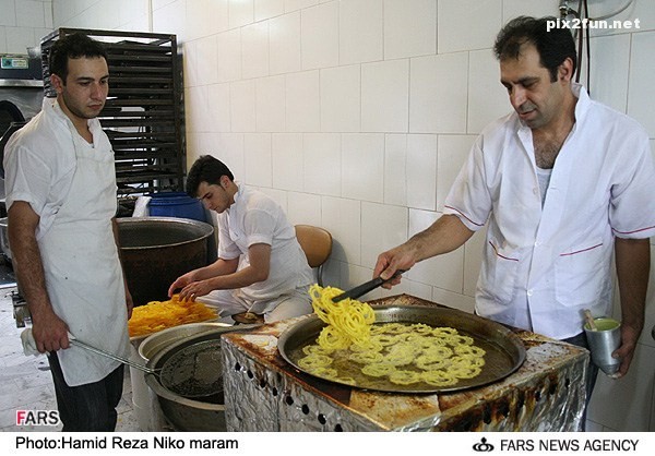 عکس از پخت زولبیا بامیه