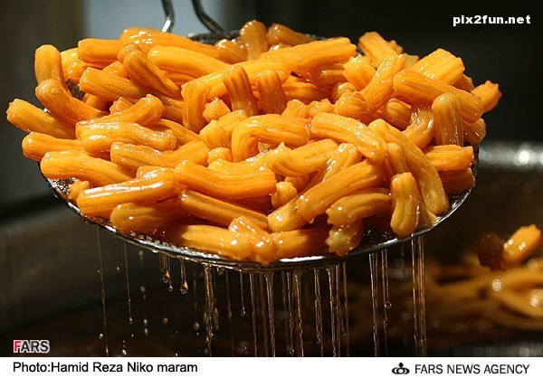 عکس هایی از پخت زولبیا و بامیه