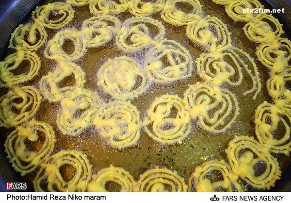 عکس از پخت زولبیا بامیه