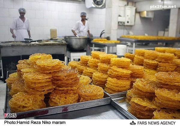 تصاویری از پخت زولبیا و بامیه