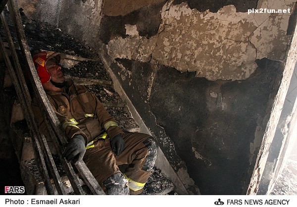 تولیدی پوشاک آتش گرفته در خیابان جمهوری