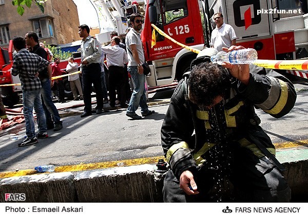 تولیدی پوشاک آتش گرفته در خیابان جمهوری