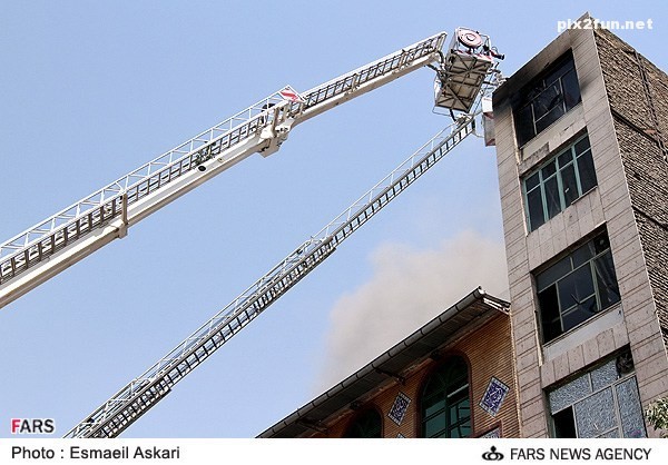 آتش سوزی در تولیدی پوشاک در تهران