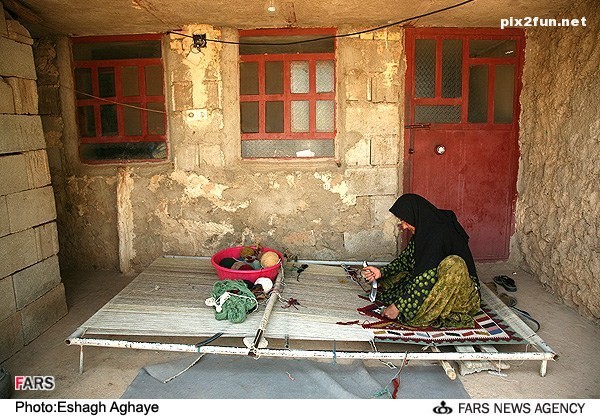عکس از گلیم بافی در روستای رودشتی