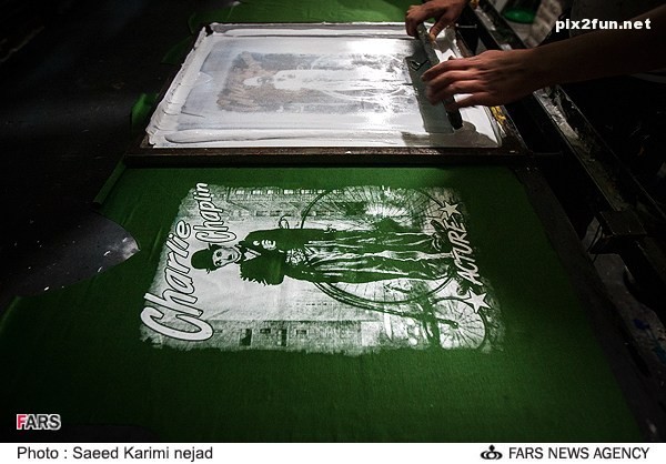 عکس از کارگاه چاپ گر لباس