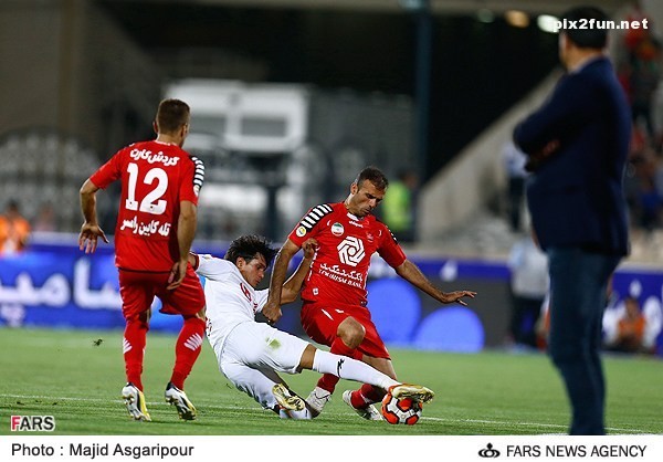 عکس از تیم پرسپولیس با تراکتور سازی