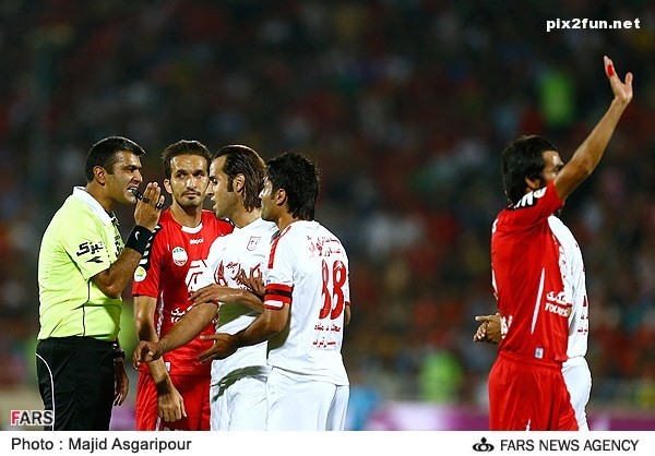 عکس از تیم پرسپولیس با تراکتور سازی