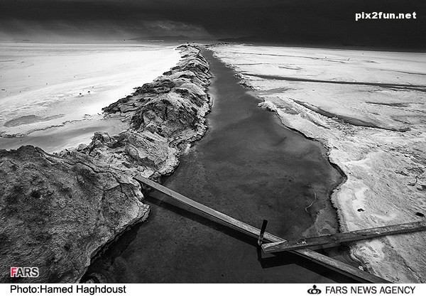 عکس های ناراحت کننده از خشک شدن دریاچه ارومیه 