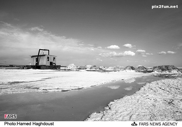 عکس های ناراحت کننده از خشک شدن دریاچه ارومیه 