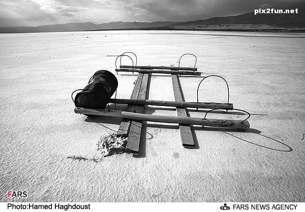 عکس های ناراحت کننده از خشک شدن دریاچه ارومیه 