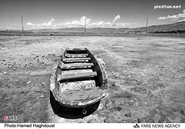 عکس های ناراحت کننده از خشکسالی دریاچه ارومیه
