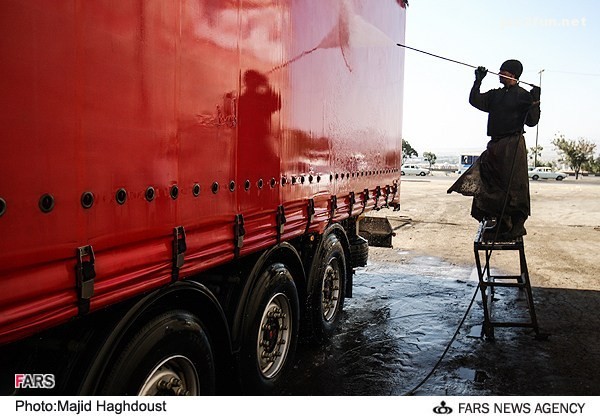 عکس از شستن ماشین های سنگین در تبریز