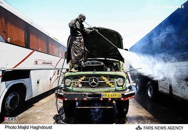 عکس از شستن ماشین های سنگین در تبریز