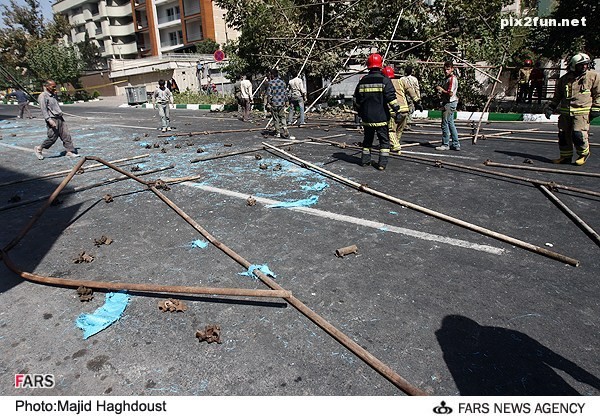 عکس های جنجالی از سقوط داربست ساختمان در حال ساخت