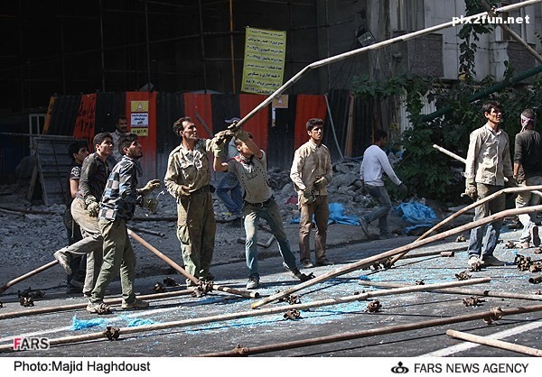 عکس های سقوط داربست یک ساختمان در حال ساخت