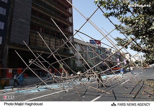 عکس های سقوط داربست یک ساختمان در حال ساخت