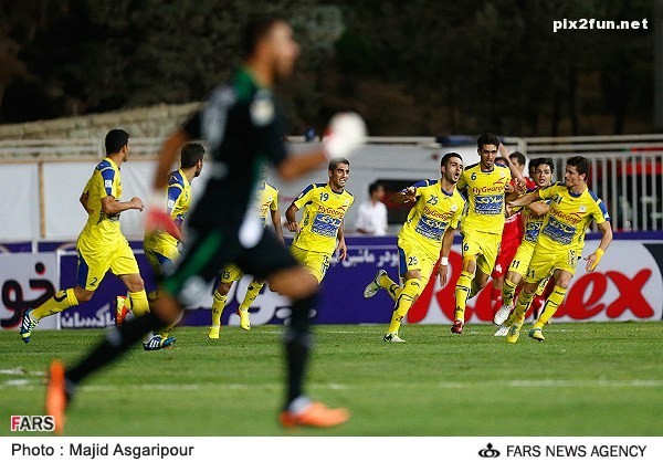 عکس از دیدار تیم های پرسپولیس و نفت تهران