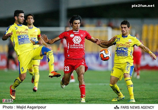 عکس از تیم های فوتبال پرسپولیس و نفت تهران