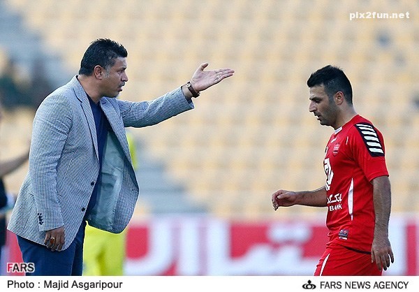 عکس از تیم های فوتبال پرسپولیس و نفت تهران