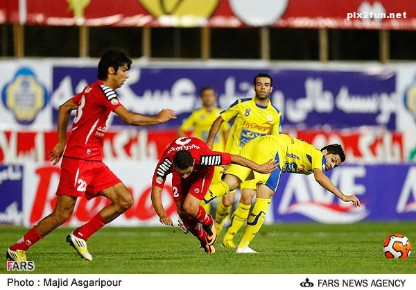 عکس های بازی تیم های فوتبال پرسپولیس و نفت تهران