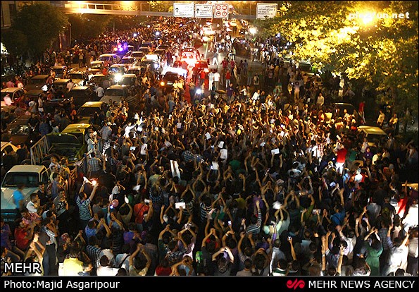 عکس های جشن های خیابانی پش از پیروزی حسن روحانی