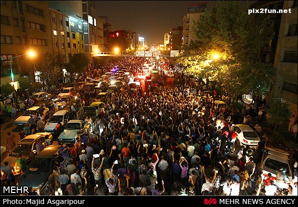 عکس های جشن های خیابانی پش از پیروزی حسن روحانی