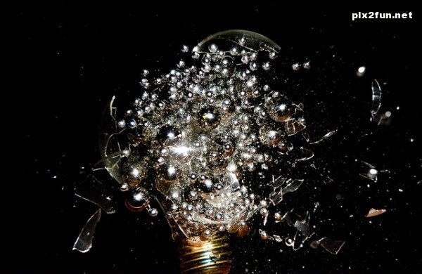 عکس های فوق العاده از انفجار رنگی لامپ ها