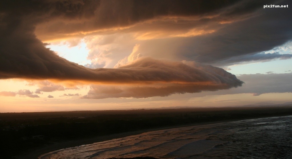 clouds_above_sea-wallpaper-1024x576