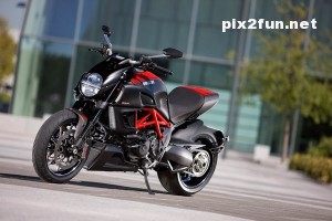 motor_ducati_01