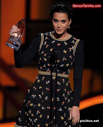 عکس های کتی پری با یک تیپ زیبا در مراسم جایز منتخب مردم 2013