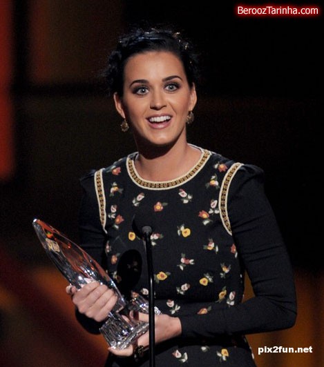 عکس های کتی پری با یک تیپ زیبا در مراسم جایز منتخب مردم 2013