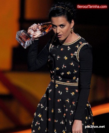 عکس های کتی پری با یک تیپ زیبا در مراسم جایز منتخب مردم 2013